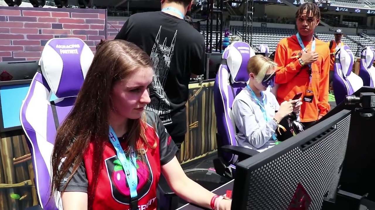 Fornite Dances at $3M PRO AM ft. Pokimane, Valkyrae, Muselk & BACKPACK KID