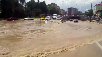 Denizli'de dolu ve sağanak etkili oldu