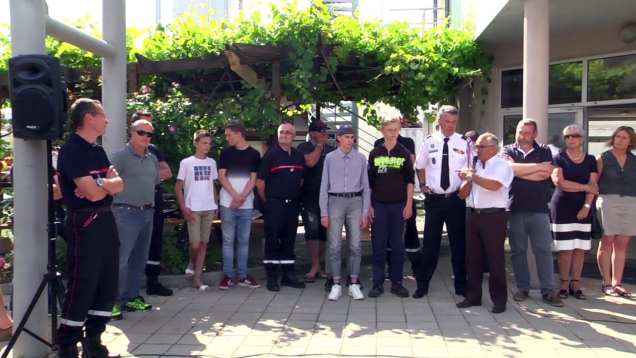 Hautes-Alpes : de belles retrouvailles entre les sauvés et les sauveteurs de l'accident de minibus du club de hockey