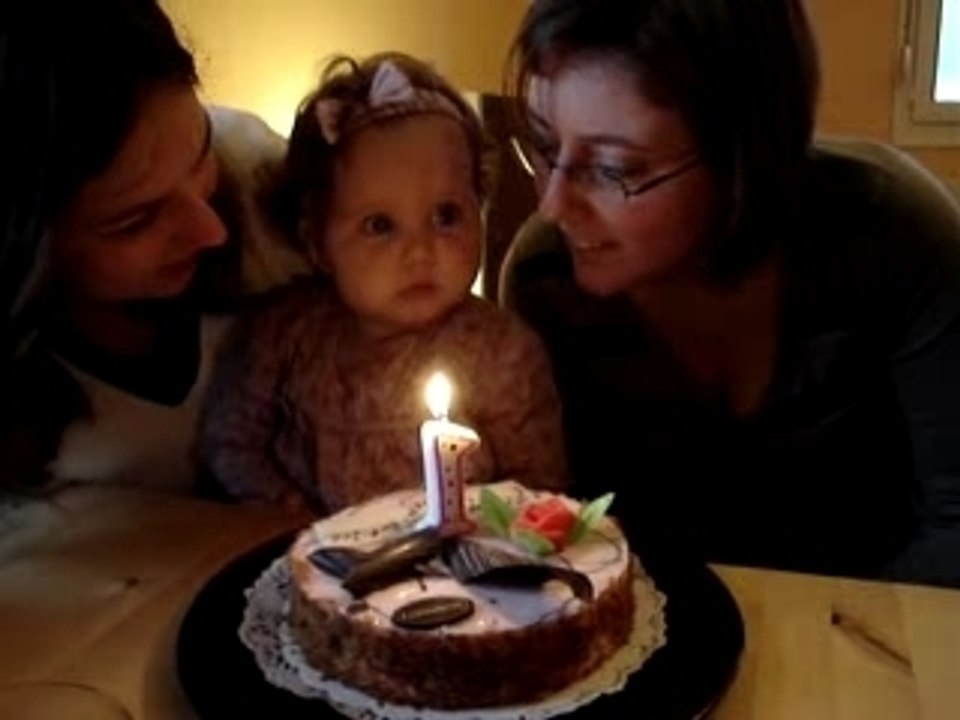 chloé souffle sa 1ere bougie