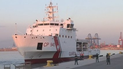 Llega a Valencia el primer barco con 274 de los 630 inmigrantes del Aquarius