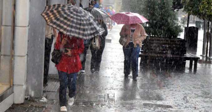 Meteoroloji Uyardı! İstanbul'da Sağanak Yağış Öğle Saatlerine Kadar Sürecek
