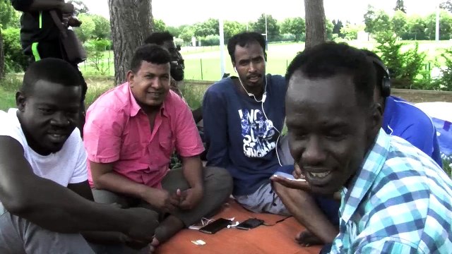 D!CI TV : des amis réunis autour d'un pique nique pour fêter la fin du ramadan