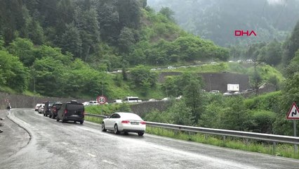 Trabzon Tatilciler, Uzungöl'e Akın Etti, Kilometrelerce Konvoy Oluştu