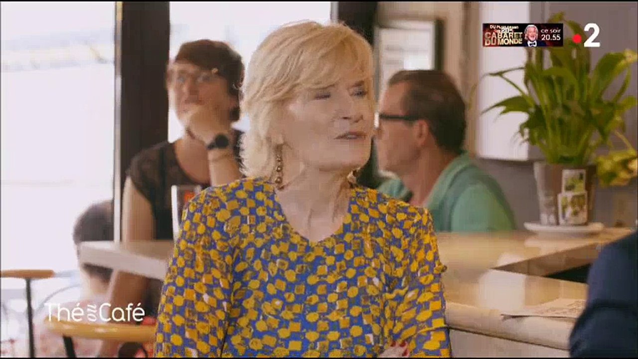 François Hollande évoque les sketchs de Nicolas Canteloup et Laurent Gerra qui ne l'ont pas toujours fait rire... Regardez