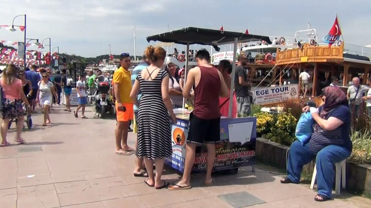 Ayvalık’ta gezi teknelerinde bayram coşkusu