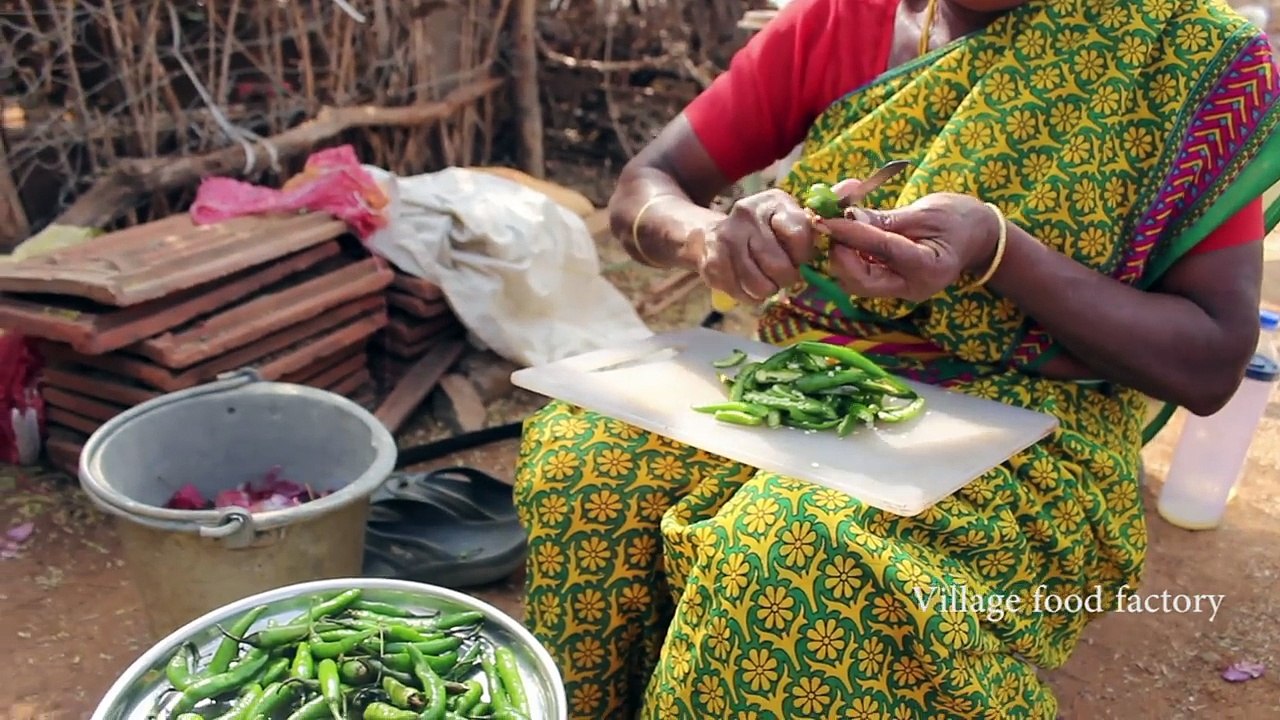 ஆயிரம் முட்டைகளைக் கொண்டு இவர்கள் என்ன செய்கிறார்கள் என்று பாருங்கள் வீடியோ