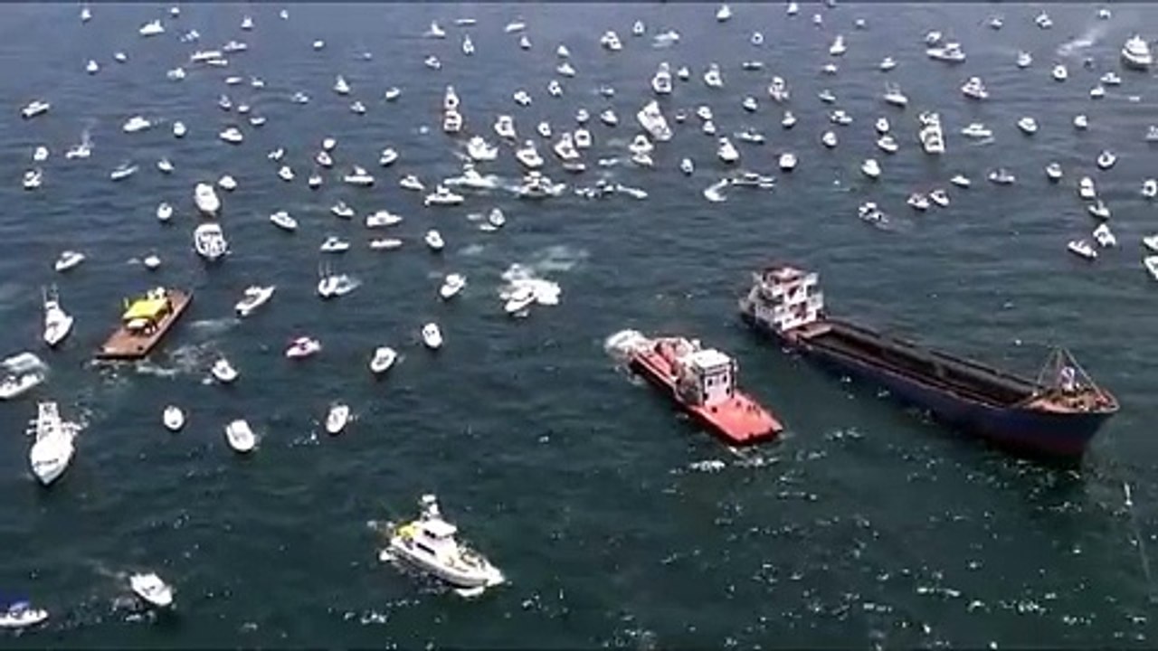A giant boat sinking, awesome video