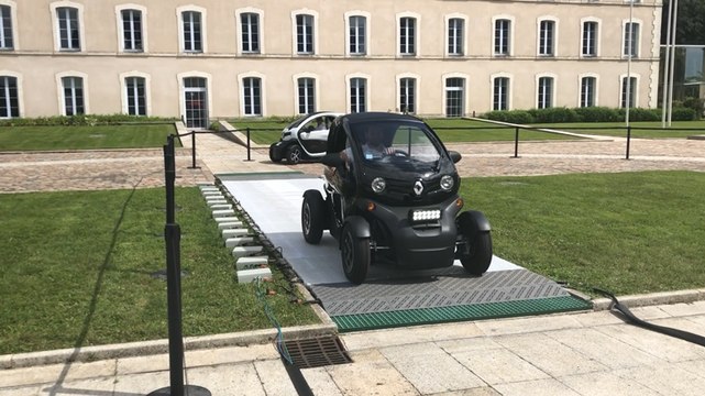 Alençon. Une route qui recharge les voitures électriques