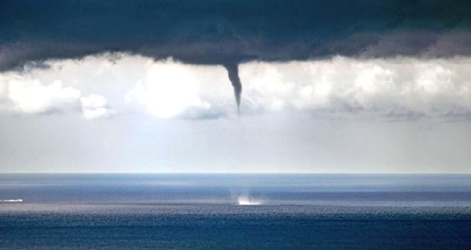 Bodrum'da Hortum Paniği! Korku Dolu Anlar Kamerada