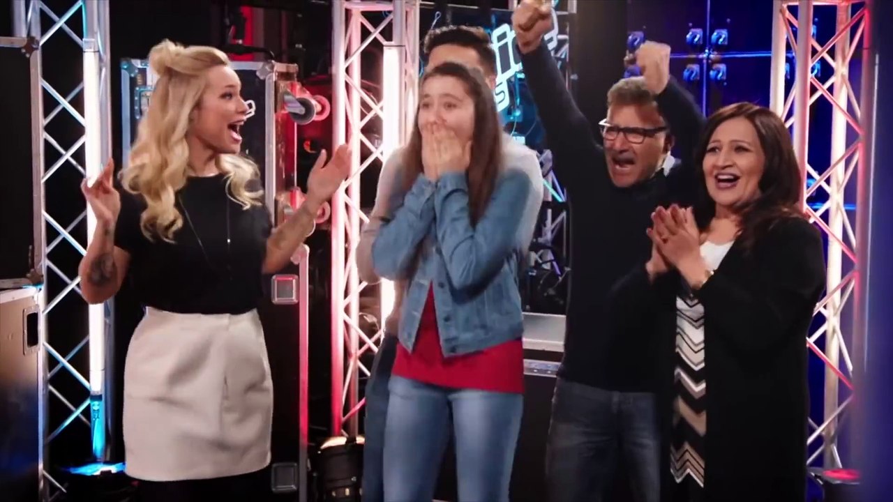 Afghan refugee steals HEARTS of coaches | The Voice Global