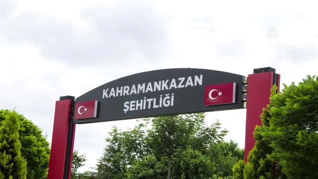 Kahramankazan'da Şehit Babaları Çocuklarının Mezarını Ziyaret Etti