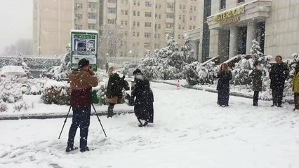 Aşabatda gar ýagýar. Siziň bolýan ýerińizde howa nähili?В Ашхабаде идет снег. А какая погода там, где находитесь Вы?