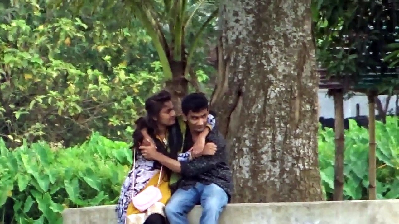 சில்மிஷம் செய்த ஜோடி இணையத்தில் வைரலாகிய அதிர்ச்சி வீடியோ