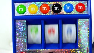 Learn colors with GIANT CANDY LOLLIPOPS Johny Johny  Yes Papa ⁄ Kids Won a Lot of Candy m&m's