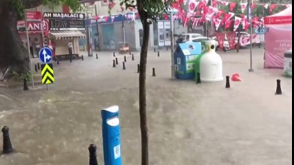 Silivri'de Yolları Su Bastı, Sürücüler Zor Anlar Yaşadı