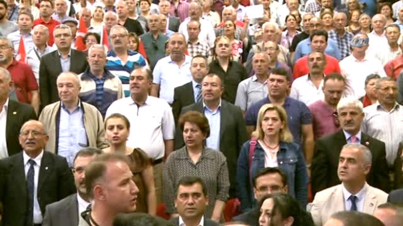 Kılıçdaroğlu, Muhtarla Buluştu- CHP Genel Başkanı Kemal Kılıçdaroğlu: - "(Suruç) Hepimiz Birlikte...