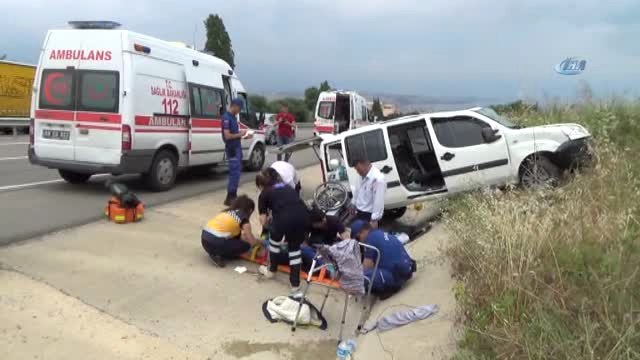 Bayram Dönüşü Kazada Baba ve Oğul Yaralandı