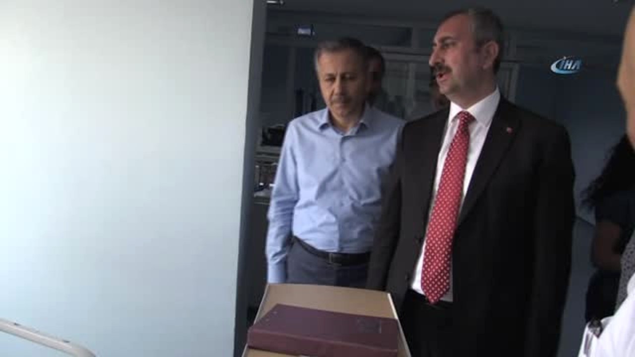 Adalet Bakanı Gül'den Hastane Yangınında Yaralanan Hastalara Ziyaret
