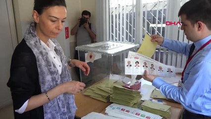 İran'da Türkler Sandık Başında