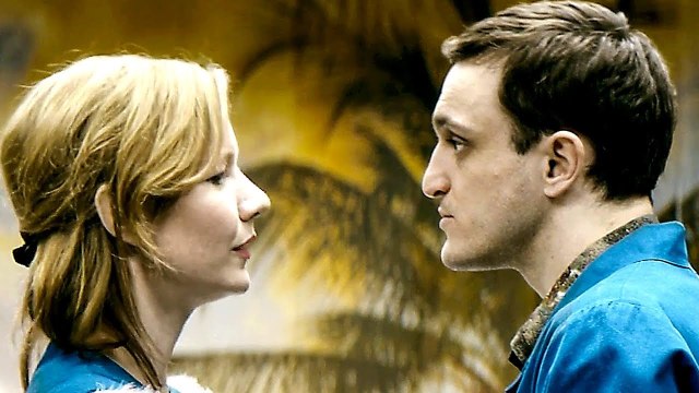 UNE VALSE DANS LES ALLÉES Bande Annonce