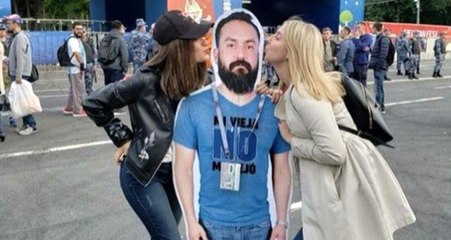 Karısı Dünya Kupasına Gitmesine İzin Vermeyince Arkadaşları Kartonetini Rusya'da Gezdirdi