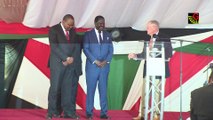 Kenya's president Uhuru Kenyatta and Raila Odinga hug