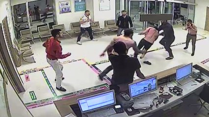 Doktor ve güvenlikçiyi darp güvenlik kamerasında - SAMSUN