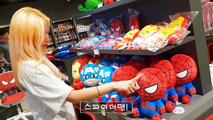 [ENGSUB] Touring the Marvel Collection Shop with MiSO! (180614)