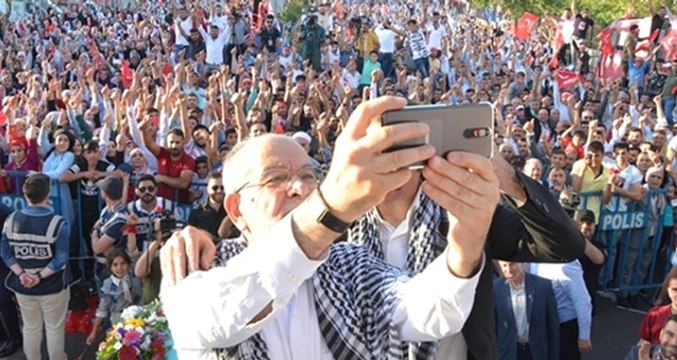 Karamollaoğlu'ndan Diyarbakır'da Kürtçe Eğitim Çıkışı: Anadilde Eğitime Önem Veriyoruz