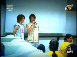 Golf&Mike talk to student