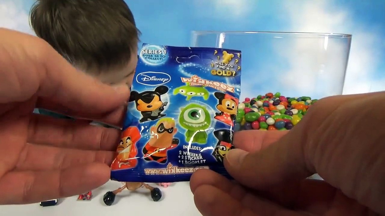 Игрушки сюрпризы в разноцветных конфетах в виде шариков a lot of Candy with surp