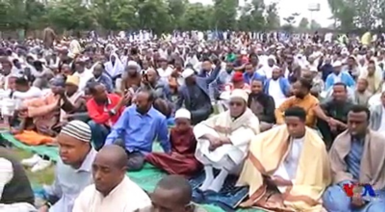 Xaafadda Islii ee magaalada Nairobi ayaa si weyn maanta looga ciiday. Madaxda bulshada ayaa dadka kala qeybgalay salaadda Ciidda. Yassin Ciise ayaa warbixintan