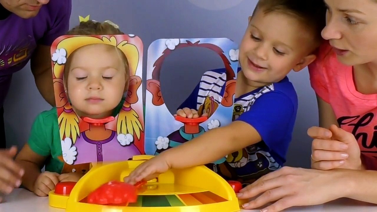 Челлендж ТОРТ В ЛИЦО!!! Рома и Диана Мама и Папа Вызов Pie Face SHOWDOWN CHALLENGE ★ Kids Roma Show