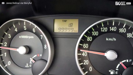 Guy celebrates reaching 100,000 kilometers in his car