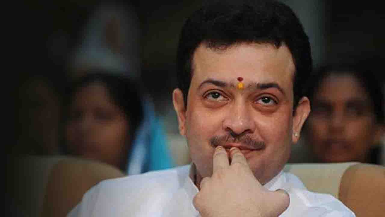 Bhaiyyu Ji Maharaj की जिंदगी से जुड़े 4 Secrets से पर्दा उठना है जरूरी | वनइंडिया हिंदी