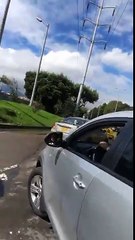 Vuelvalo A Tocar Mujer Insulta A Unos Taxistas En Bogotá