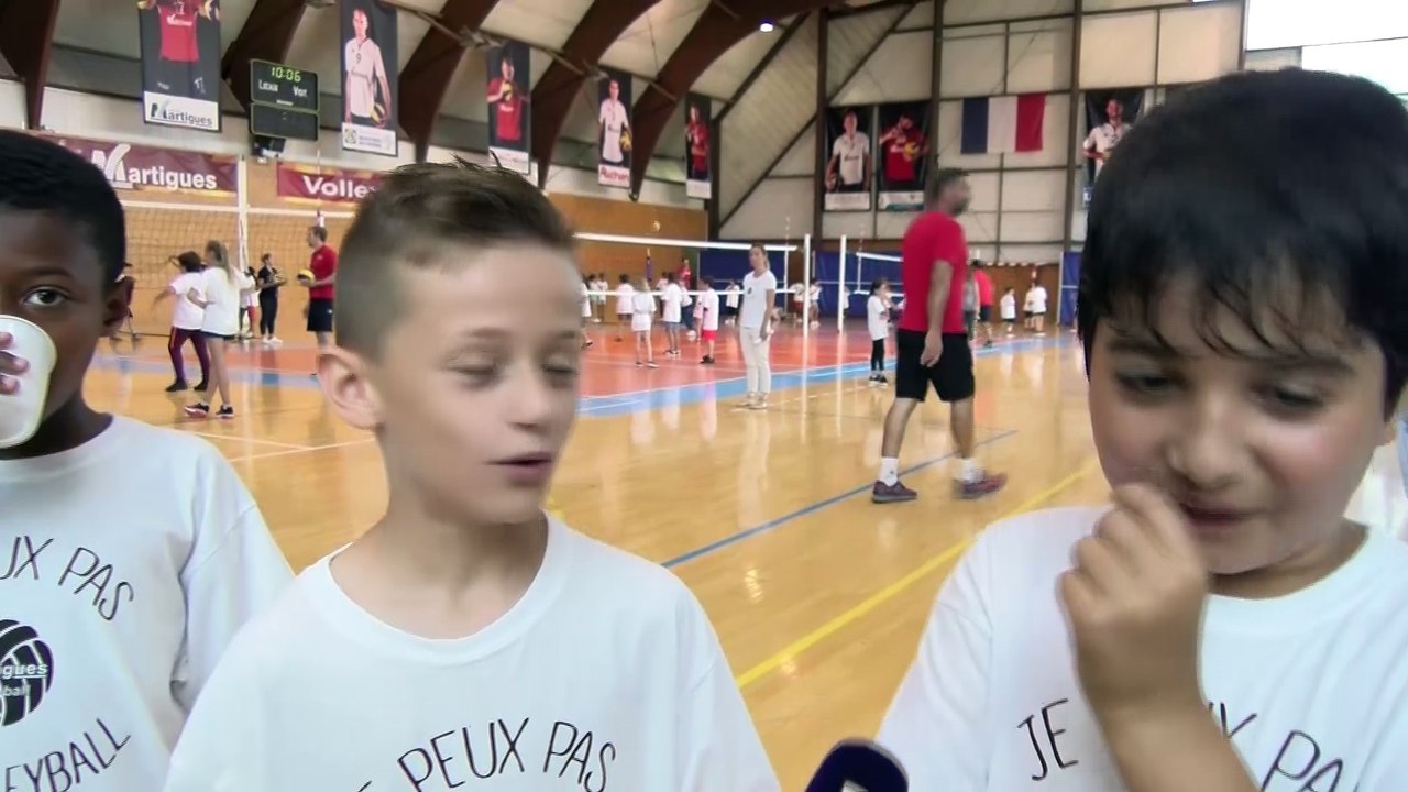 De jeunes martégaux s'initient au volley-ball