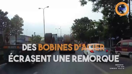 Des bobines d'acier écrasent une remorque