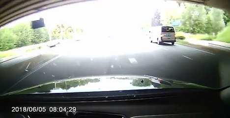 Une Honda Civic se plante en s'insérant sur l'A73 (Pays-Bas)