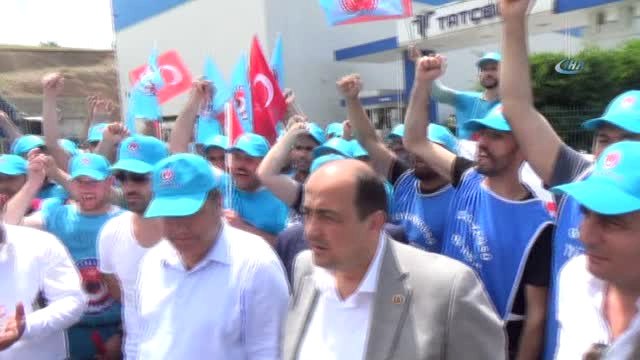 Demir Çelik Fabrikası İşçileri Greve Çıktı