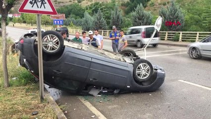 Aydınlatma Direğine Çarpan Otomobilin Sürücüsü Yaralandı Hd