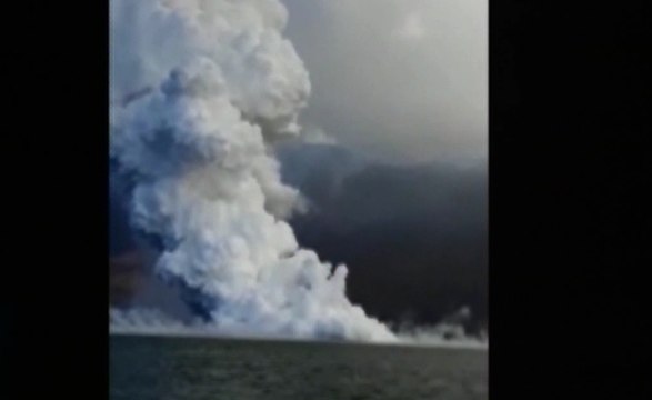 Erupción de volcán La cumbre en el Archipiélago de Galapagos