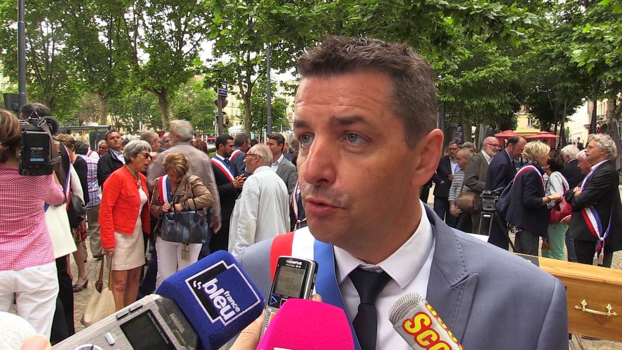 "Macron m'a tué ": les elus de St-Etienne Métropole se mobilisent