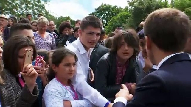 Tu m'appelles monsieur le Président : Macron recadre un collégien lors des commémorations du 18-Juin