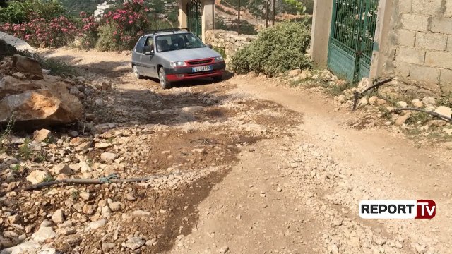 Report TV - Rruga e amortizuar e kalasë në Borsh, banorët: Paguajmë taksa, por nuk marrim shërbim