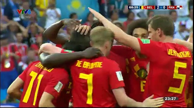 VÀO!! Lần lượt Eden Hazard, Kevin De Bruyne nhảy múa trước hàng phòng ngự Panama trước khi tung đường kiến tạo bằng má ngoài chân phải đẳng cấp cho Lukaku băng vào đánh đầu tung lưới đối thủ đến từ châu Mỹ.