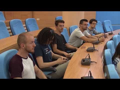 STUDENTET KERKOJNE TE PAJISEN ME KARTEN RINORE, TAKOHEN ME ZYRTARE TE MINISTRISE SE ARSIMIT LAJM