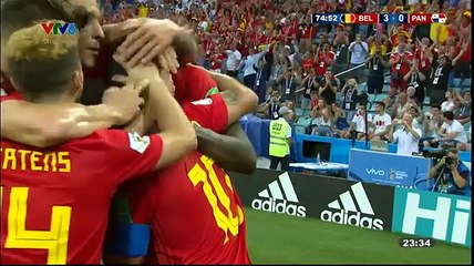 Lukaku di chuyển thông minh đón đường chọc khe của Hazard. Ở tư thế đối mặt, anh hạ thủ môn Penedo bằng cú bấm bóng tinh tế.