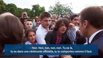 Emmanuel Macron recadre violemment un ado qui l'appelle "Manu"